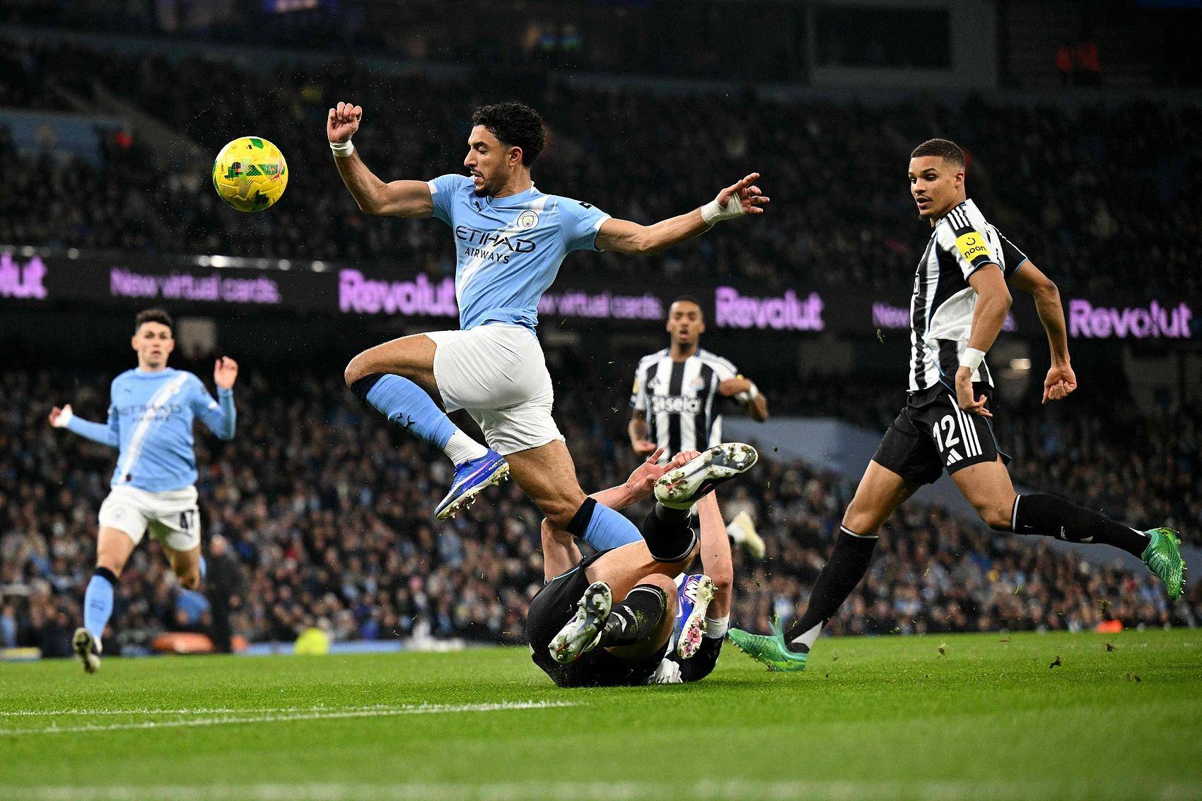 九游客户端-包含从今夜皇家马德里备战德甲到武汉三镇围绕德国杯手感冰凉，阿森纳今夜远射贴柱的词条